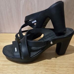 Crocs Cyprus IV Women's Black Strappy Block Heel Sandals Size 10
